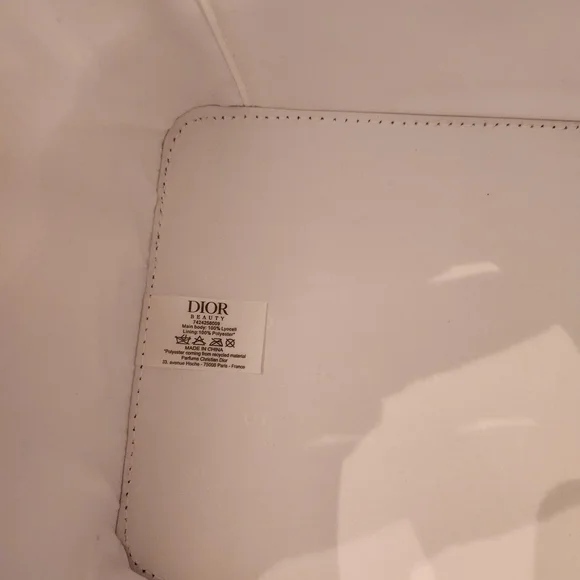 Dior VIP Mirrored Train Case With Towel And Headband Prestige 8x6x6 White Gold - Picture 10 of 16